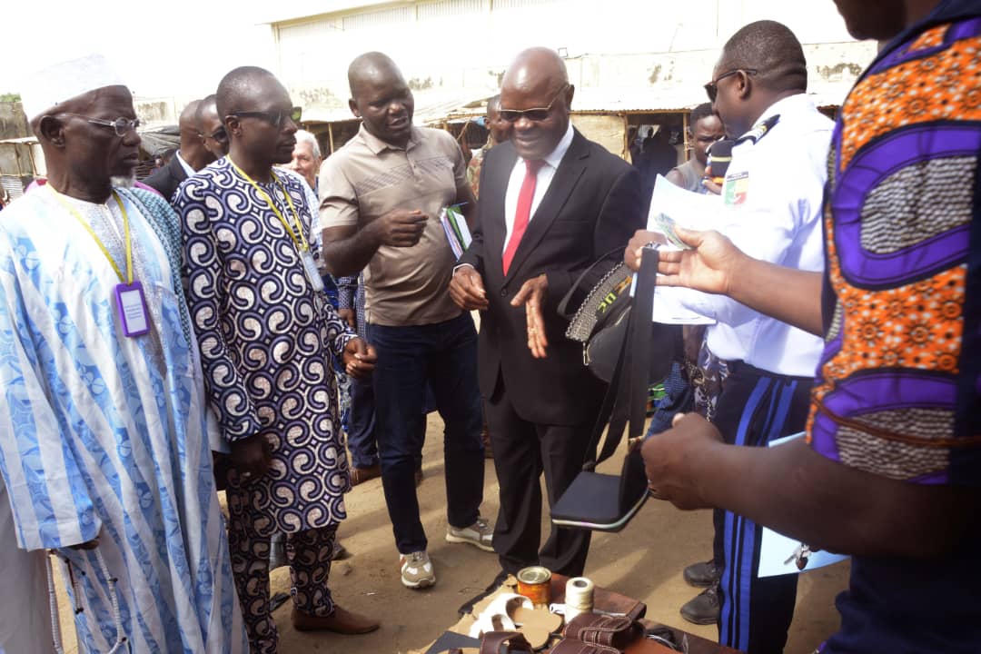 JUSTICE / FORMATION EN FABRICATION DE CHAUSSURES À LA PRISON CIVILE DE PARAKOU : L’APB POUR LA RÉINSERTION SOCIO-PROFESSIONNELLE DE 100 DÉTENUS