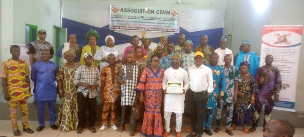 Défense des intérêts des vendeurs du marché de Missèbo : Le CDVM porté sur les fonts baptismaux, s’affilie à la CSA-BENIN(Président Akim GNONLONFOUN élu président, Noëlie HOUNSOU Vice-Présidente)