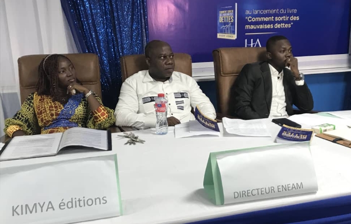 Réussite dans la gestion financière  Hubert AYANOU publie « Comment sortir des mauvaises dettes »