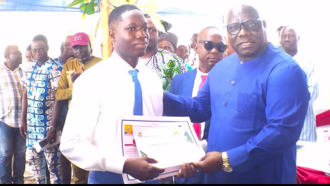 Centre de formation ALCILE SERVICE en électricité bâtiment, froid et climatisation : La première promotion « Angelo AHOUANDJINOU » reçoit leur parchemin Le Maire d&rsquo;Abomey-Calavi vante les mérites du Gouvernement TALON dans l&rsquo;auto emploi des jeunes