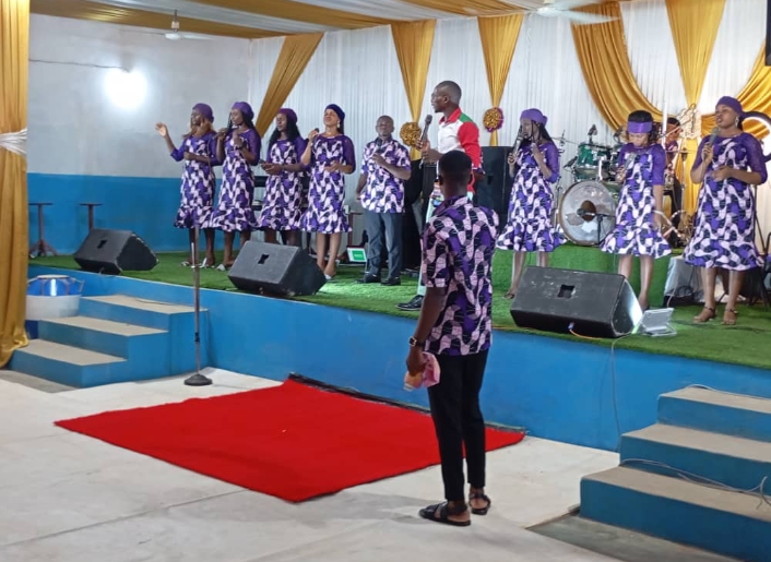 Acte 2 Emmanuel 2024 : Un Moment de Louange et de prière à l&rsquo;Église de Pentecôte de la Foi de Womey