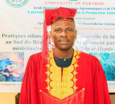 Santé animale et ethnomédecine vétérinaire : Enagnon Bienvenue Florent Sèdégan décroche avec brio son doctorat  (Il explore les savoirs endogènes pour contrôler la variole aviaire)