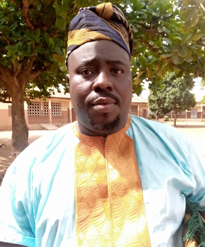 Entretien avec M. Abdel Aziz Akambi à la fête de Ramadan 2025  : « Nous avons foi que toutes les invocations ont été exaucées… Il est essentiel que nous restions unis et que nous redoublions d&rsquo;efforts dans nos prières pour que nos dirigeants soient inspirés dans la conduite des affaires de la nation. »