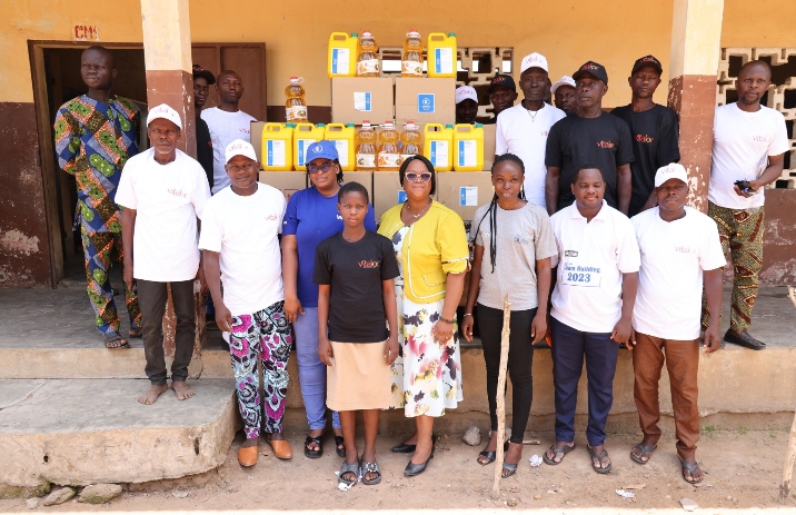 Engagement des entreprises au profit des cantines scolaires : La SHB fait don de 17 cartons d’huile aux écoles de Djidja