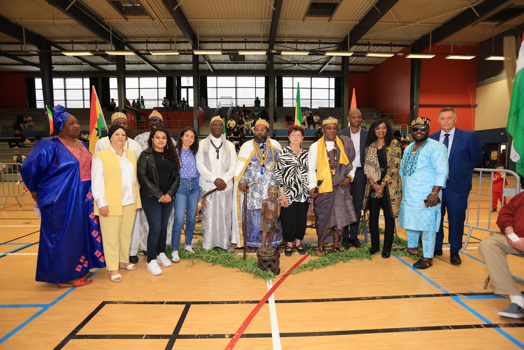 Diplomatie culturelle en France  Sa Majesté Nicoué Kpatakpatakou II, Président du CPATC-Bénin, en tournée officielle à Grigny