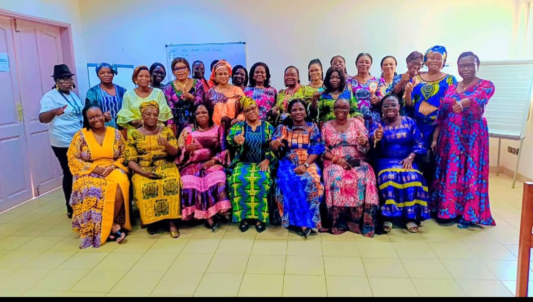 Textes révisés et nouvelles orientations adoptées en AG :  Les femmes de l’AFASEEM unies pour un mandat d’impact  (La pdte Angèle Alapini Ayi et son équipe pour une action collective forte )