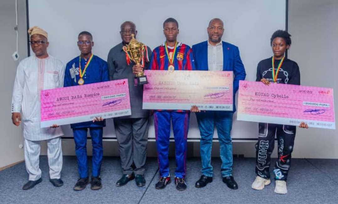 3ᵉ édition du Concours national de dissertation : La Fondation UBA récompense les meilleurs élèves du Bénin  (Des tablettes et des ouvrages pédagogiques pour les 12 finalistes, et un million de francs distribués aux trois premiers)